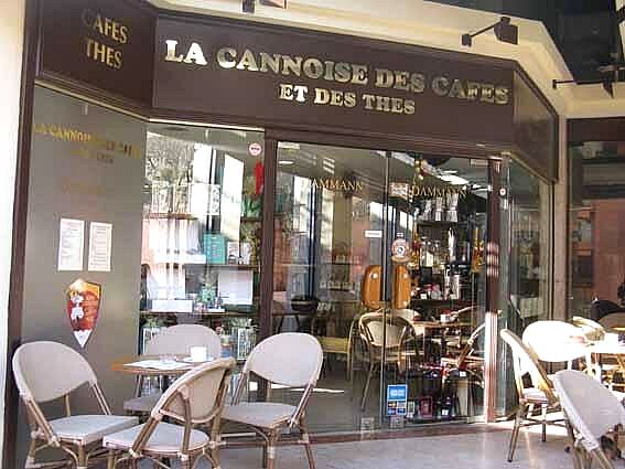 La devanture historique de La Cannoise des Cafés et des Thés
